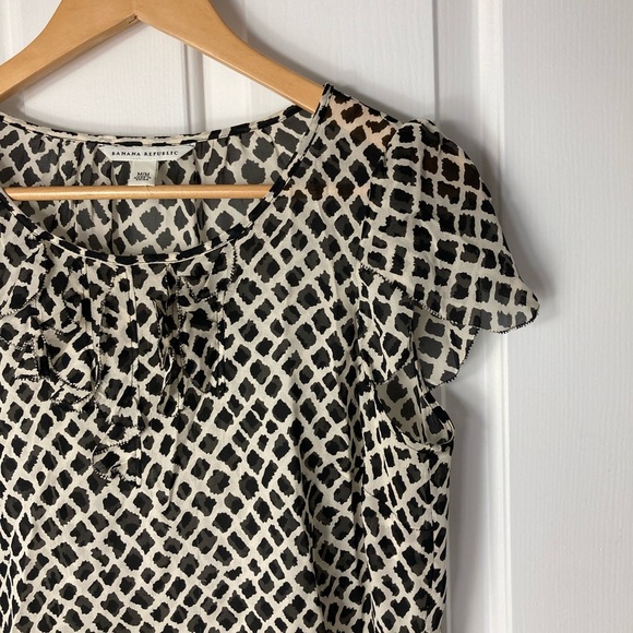 Banana Republic 100% Silk Sheer Blouse - Picture 4 of 9